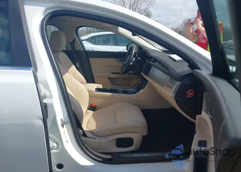 2016 Jaguar Xf 35T Premium из США, поврежденный, VIN SAJBJ4BV4GCY20730